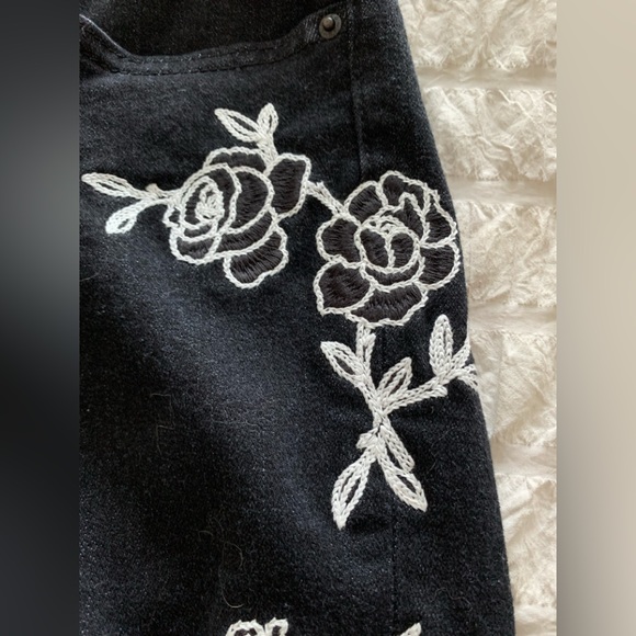 Levi’s women’s charcoal black embroidered flowers 721 high rise skinny 30 - Picture 7 of 15